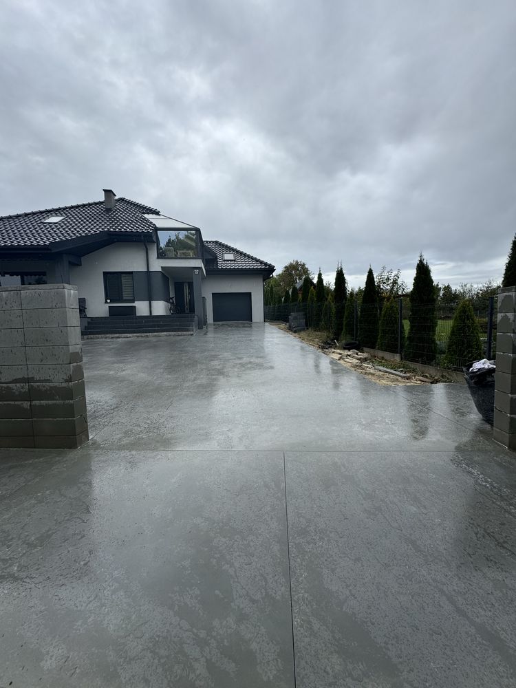 Podjazdy betonowe, podjazdy pod dom, beton architektoniczny polerowany
