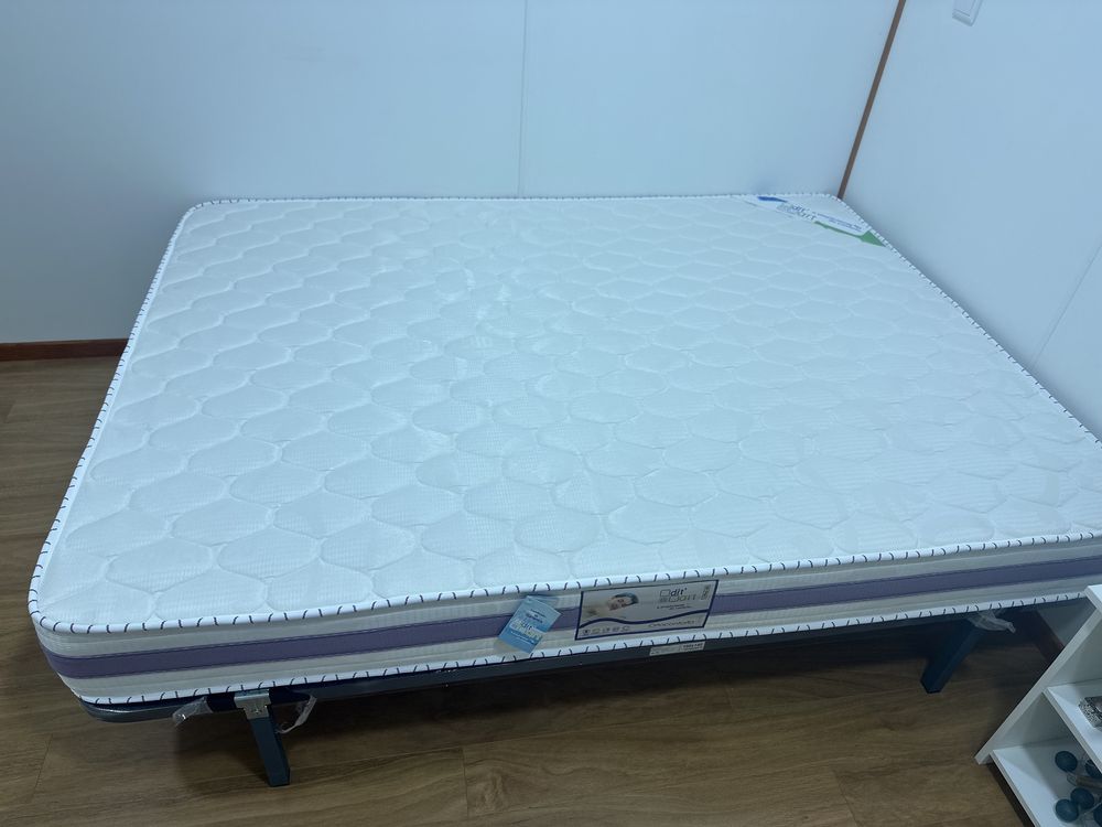Colchão novo com estrado cama