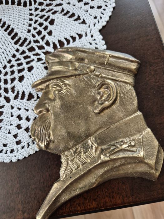 Sprzedam popierśie z mosiądzu.