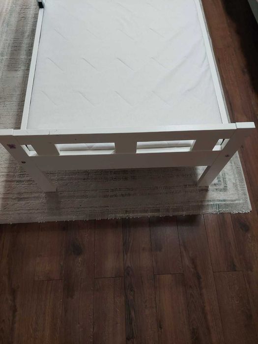 Sprzedam łóżko dziecięce z materacem Ikea