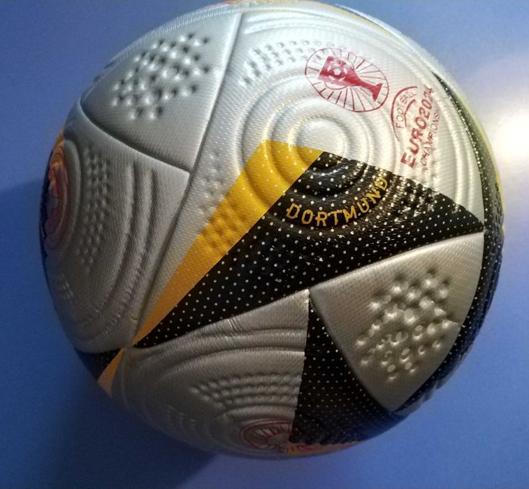 Офiцiйний  м'яч  EURO Final Pro Official Match Ball ,5 розмiр,425 грам