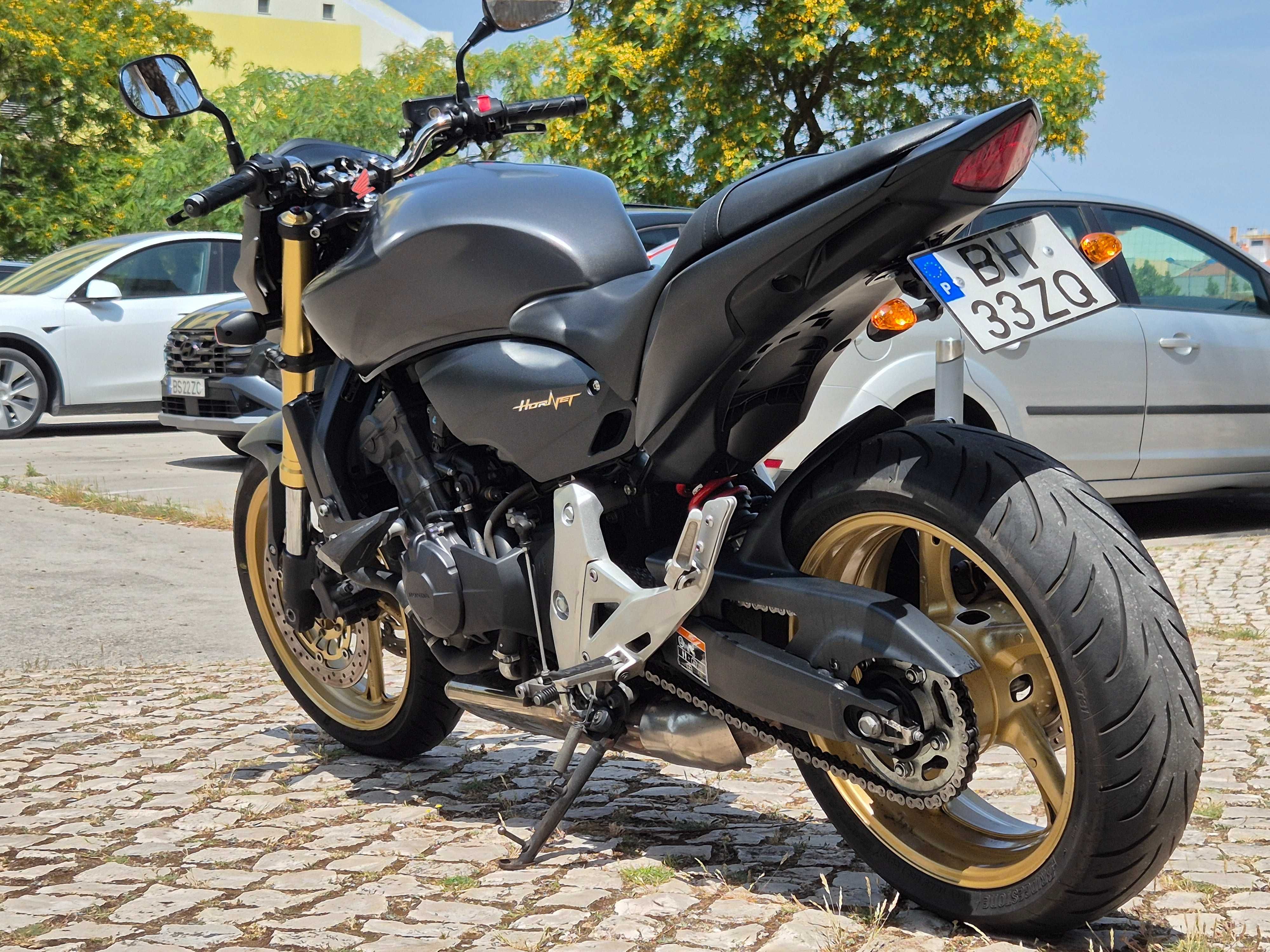 Hornet 600 como nova