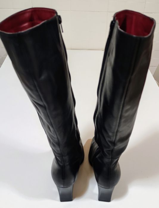 Botas pretas em pele (marca Winslow), muito bom estado (tamanho 39)