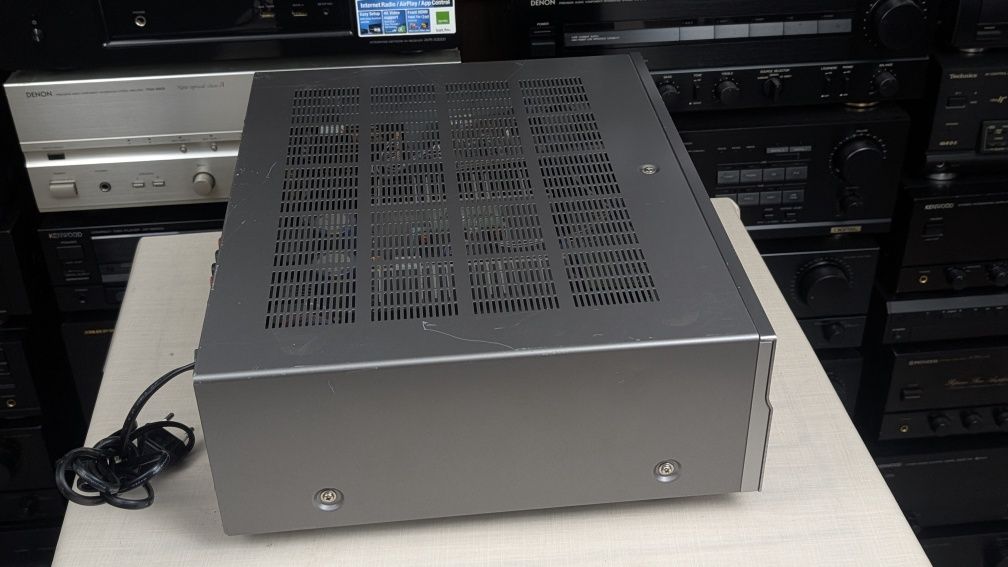 Yamaha AX-497 Flogowy model wzmacniacza stereo