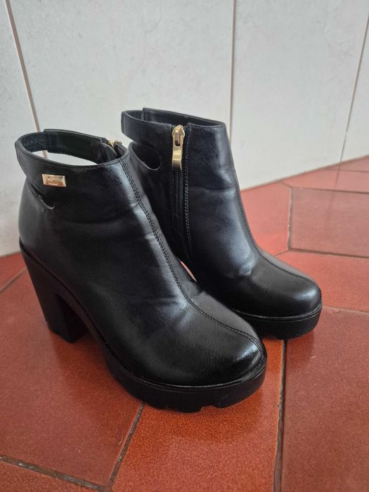 Botins pretos se