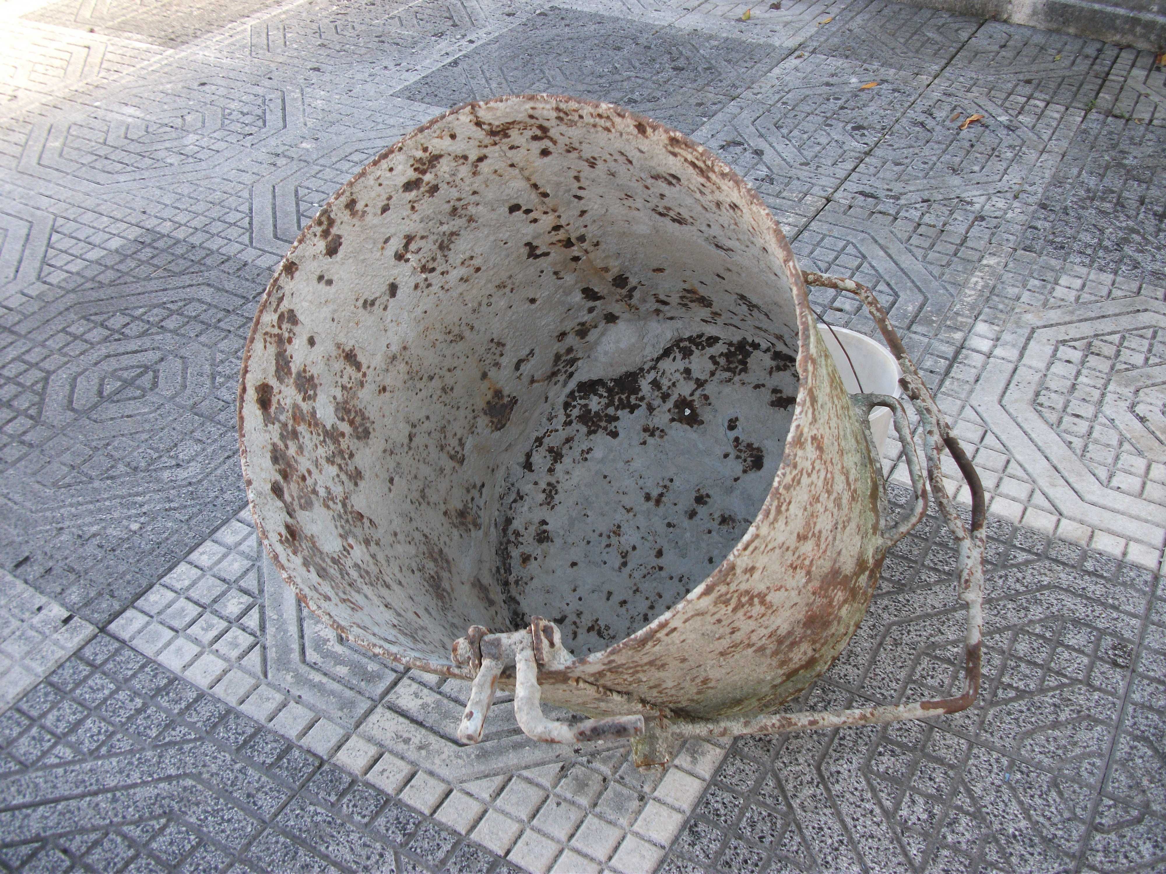 Balde para grueta para carrear betão em obras