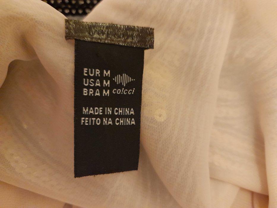 Vestido curto de lantejoulas (Colcci), muito vistoso