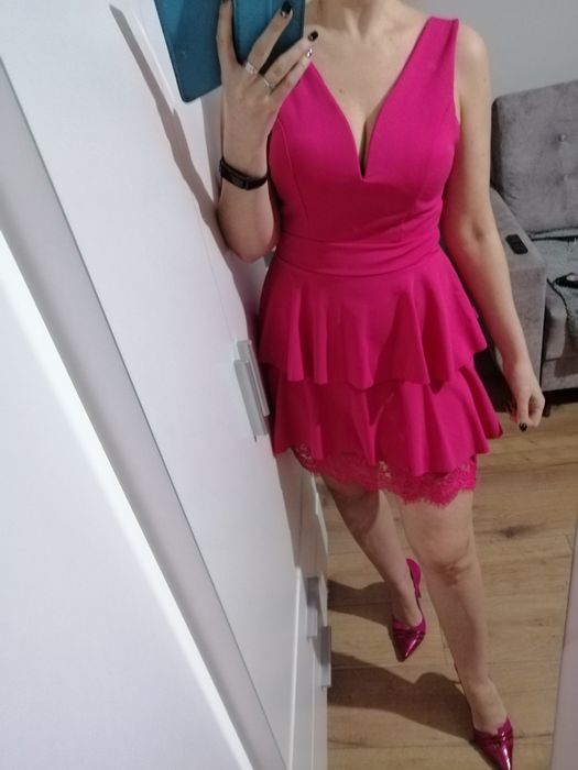 Różowa sukienka s m L falbanki dekolt koronka wesele chrzciny