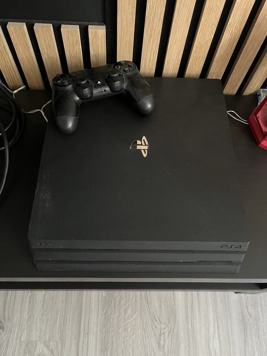 PlayStation PRO 1TB z padem