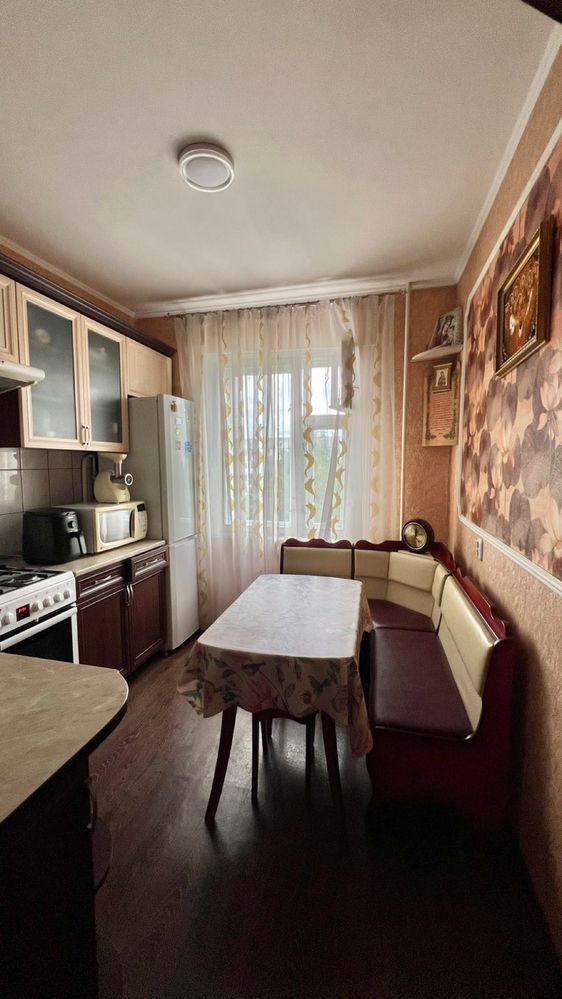 Продам 2-х кімнатну квартиру біля парку