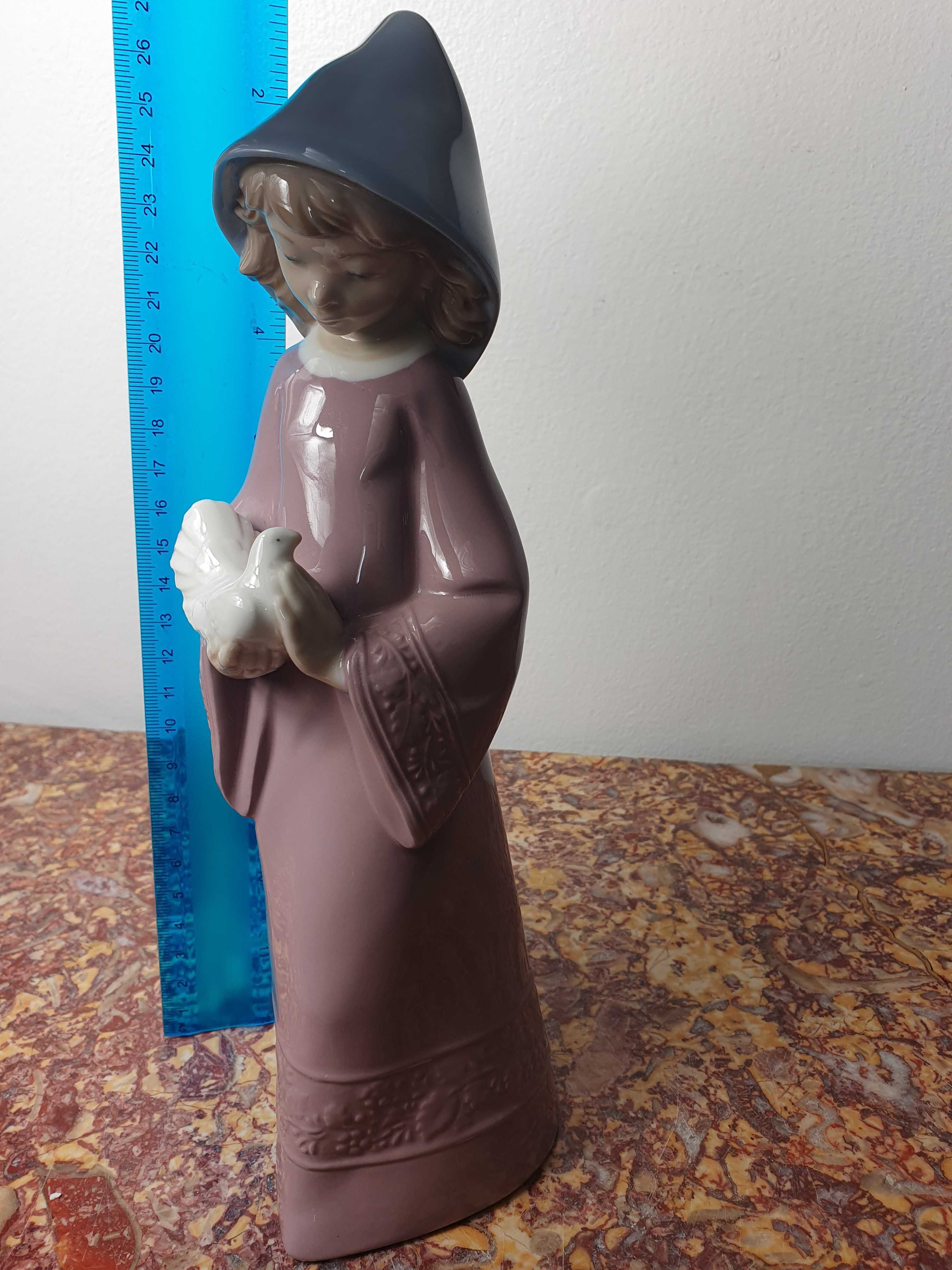 Duża Figurka Nao Lladro "Dziewczyna z gołąbkiem" porcelana 27 cm