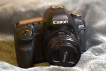Canon EOS 5D Mark II + Obiektyw Canon 50mm 1.8 oraz dodatki