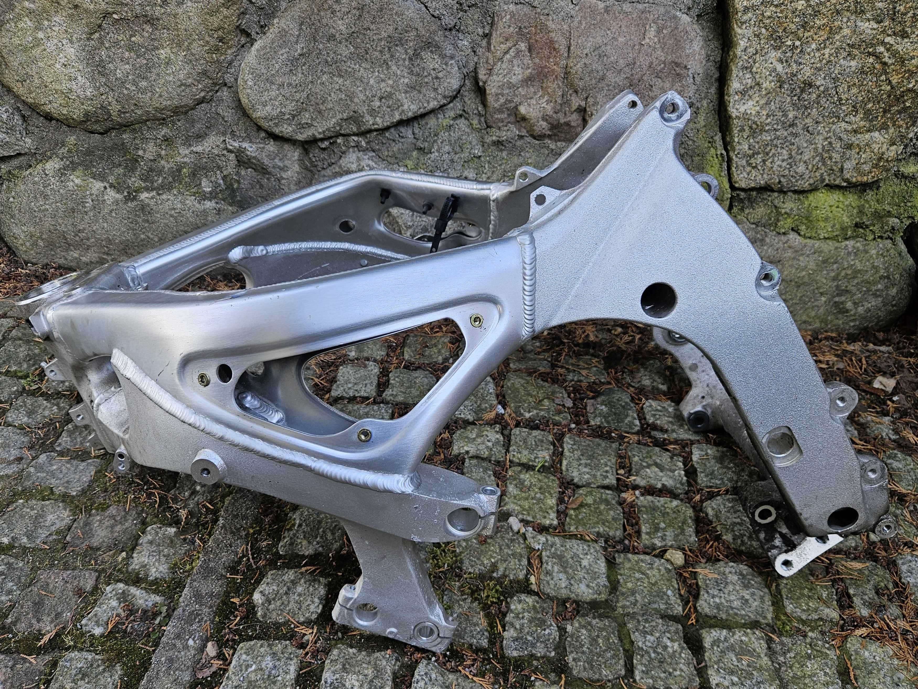 Rama + papiery dokumentacja niemiecka Yamaha YZF-R6 R6 RJ03 98-02