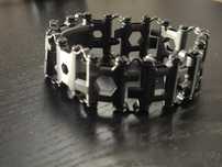 bransoleta stalowa multitool w stylu Leatherman Tread, czarna