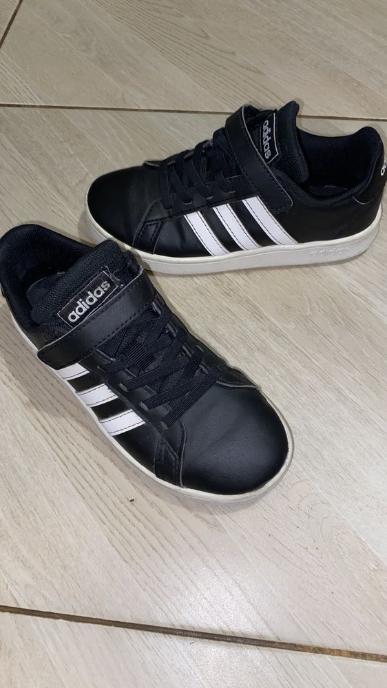 Кроссовки adidas