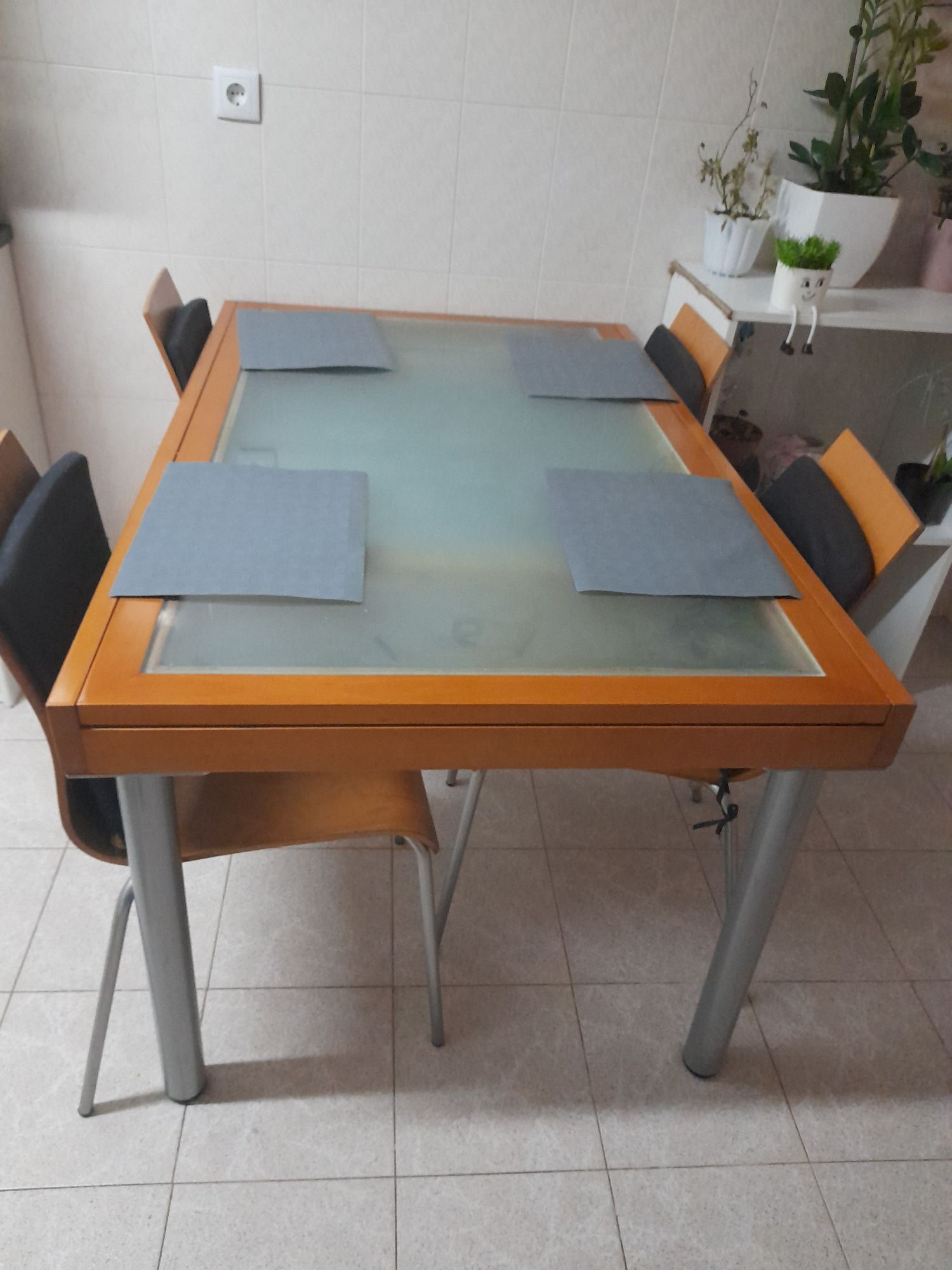 Mesa de cozinha extensível com 6 cadeiras