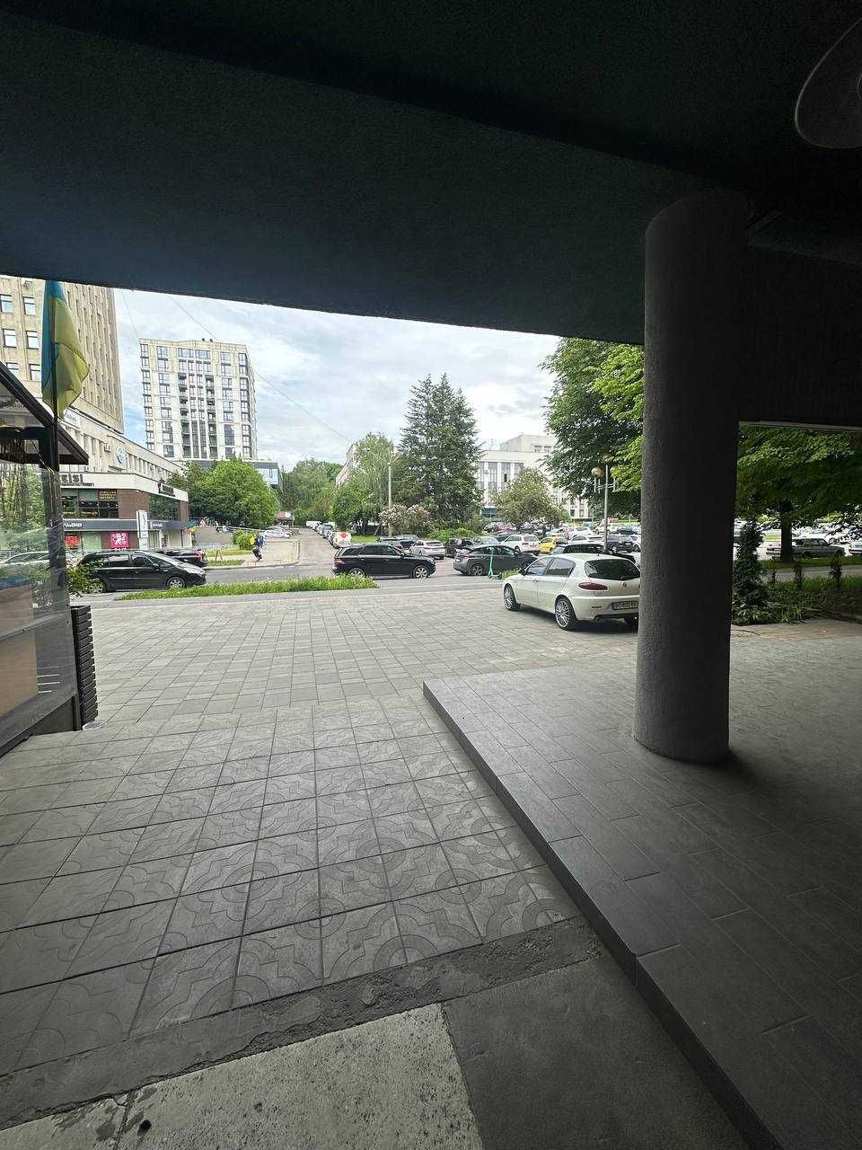 ЦЕНТР 96м2 ТОП-Локація Здам приміщення з Активним Трафіком. Парковка