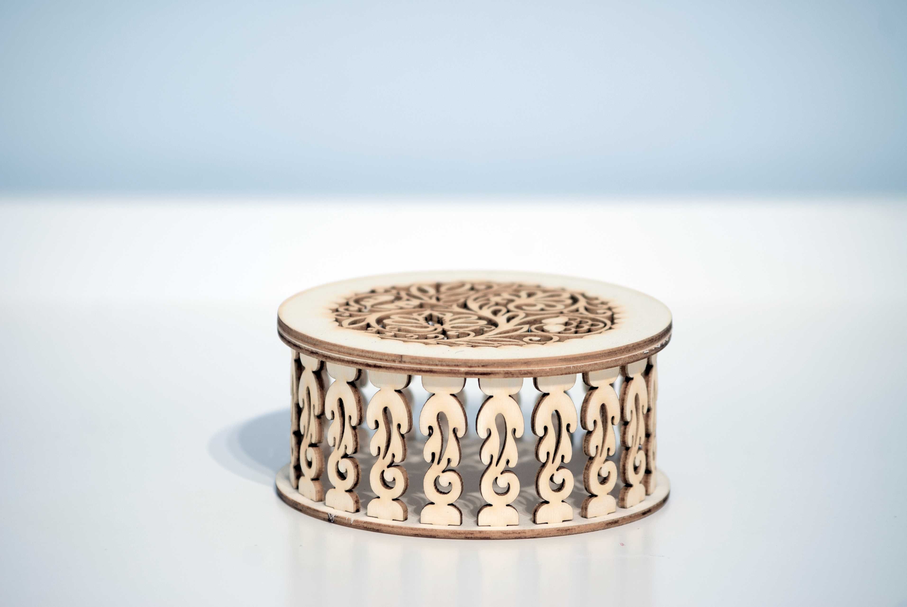 Drewniane pudełko na biżuterii skrzynka eko