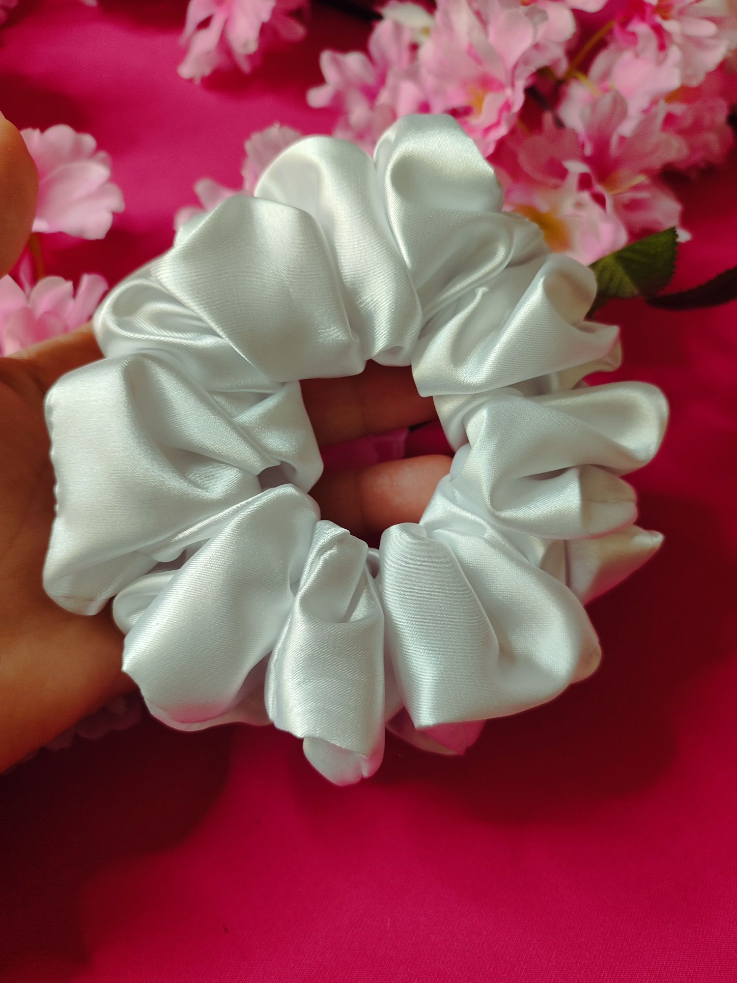Scrunchie do włosów rozm L Satyna Biała