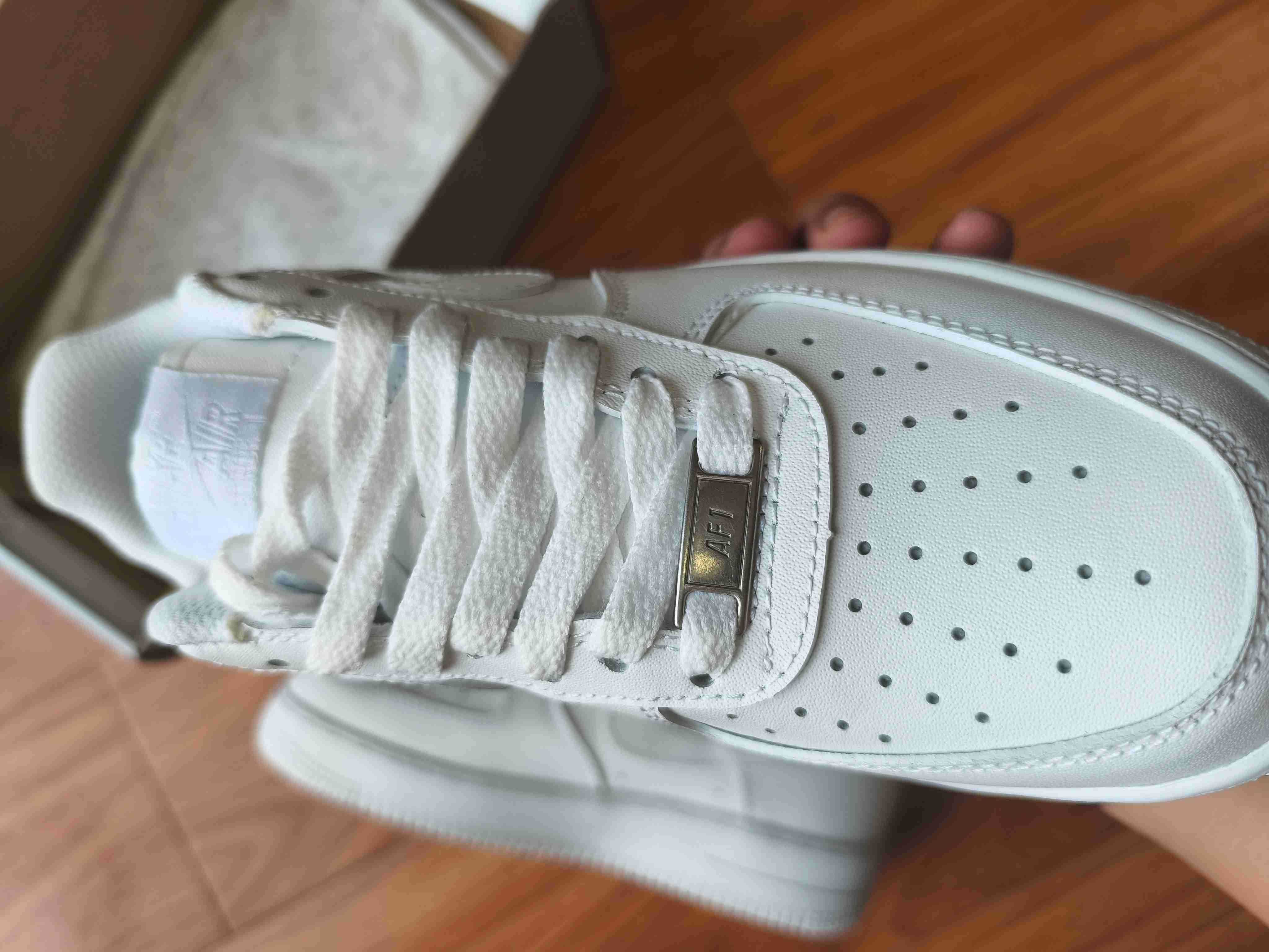 Damskie trampki Nike, białe, rozmiar 43