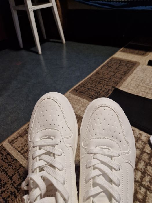 Білі кросівки 44р 28см