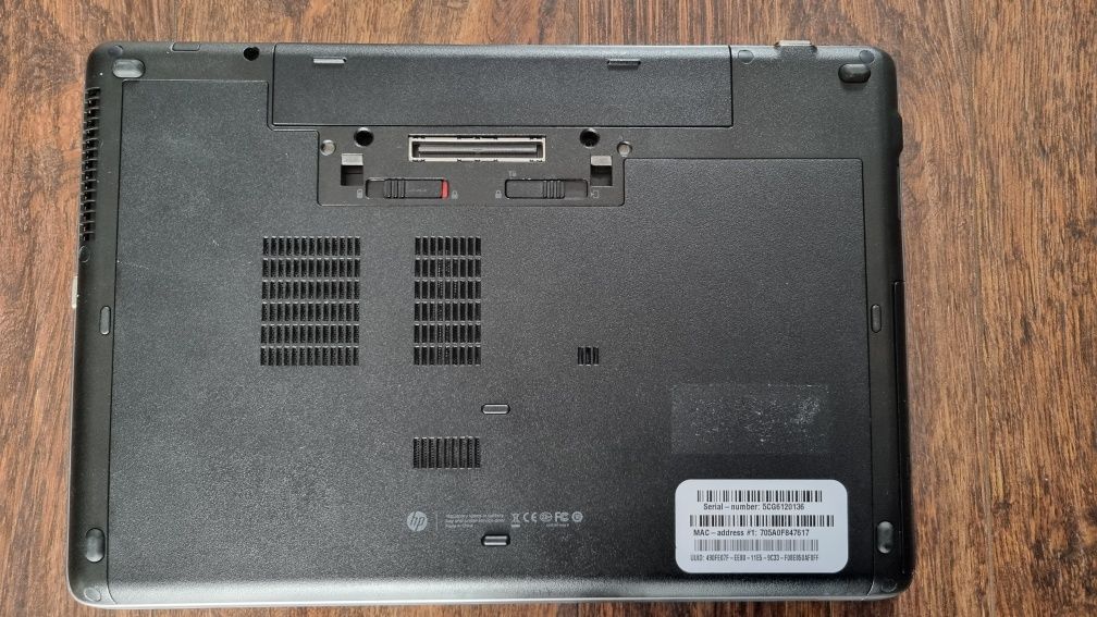 Laptop HP ProBook 650 G1 z monitorem i stacją dokującą