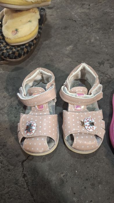 Дитячи босоніжки