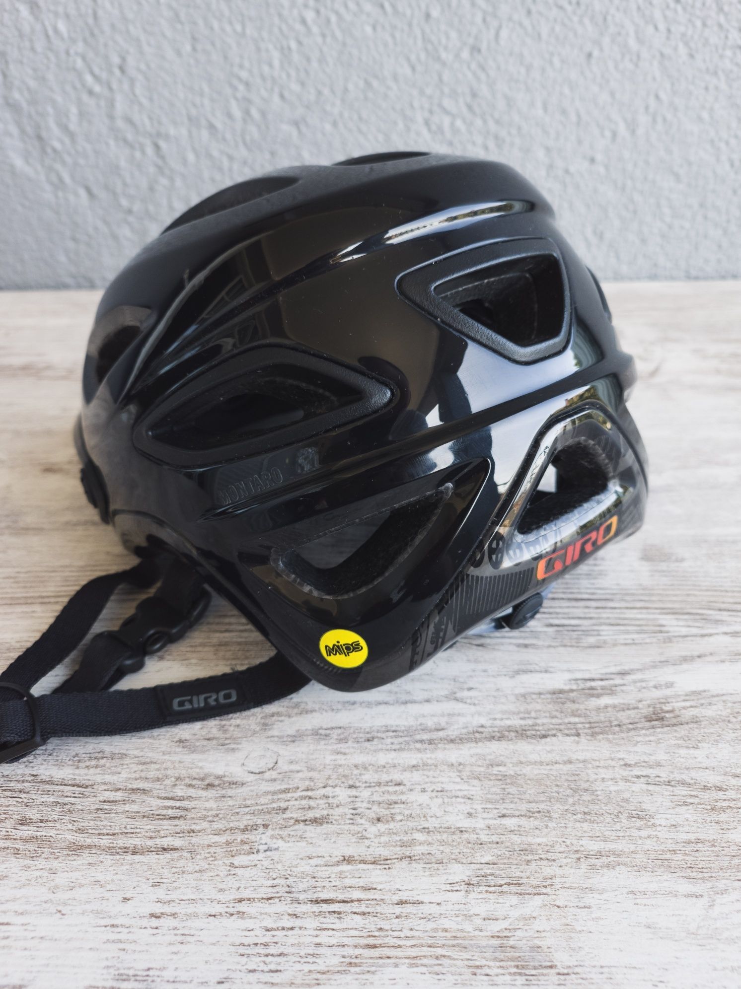 Capacete Giro Montaro Mips