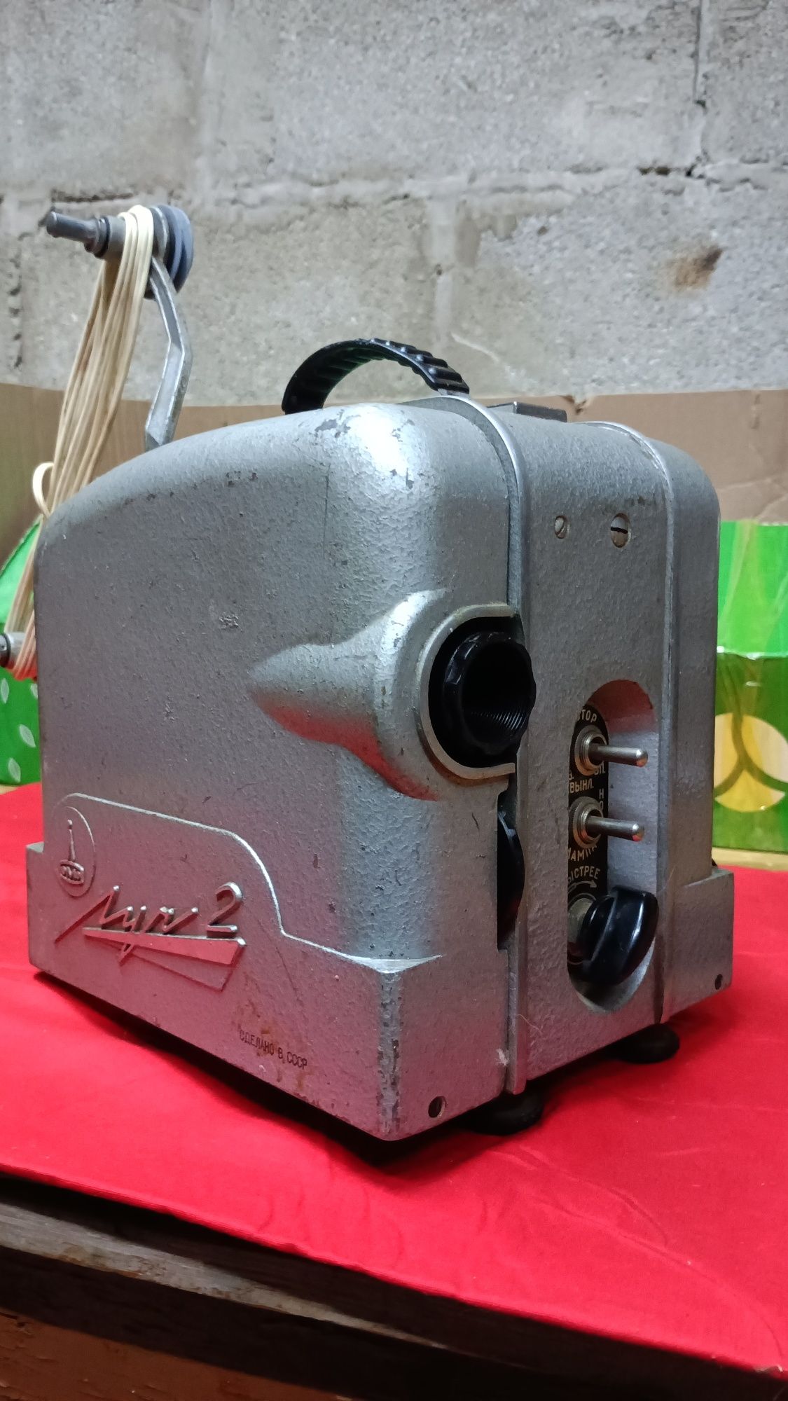 Продам прожектор луч2