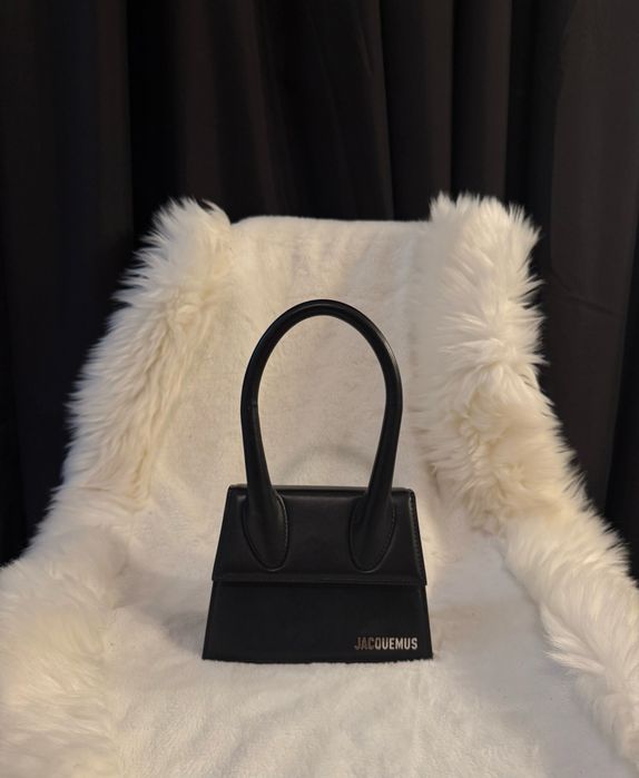 Título: Bolsa Jacquemus Le Chiquito em pele preta