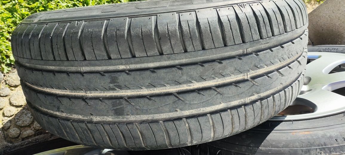 5 Jantes originais Audi 205/60 R15 com pneus em bom estado