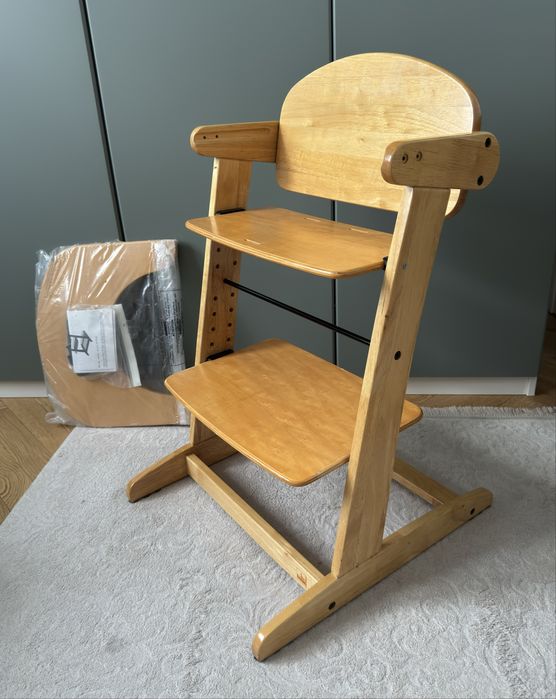Drewniane krzesło do karmienia z tacą regulowane