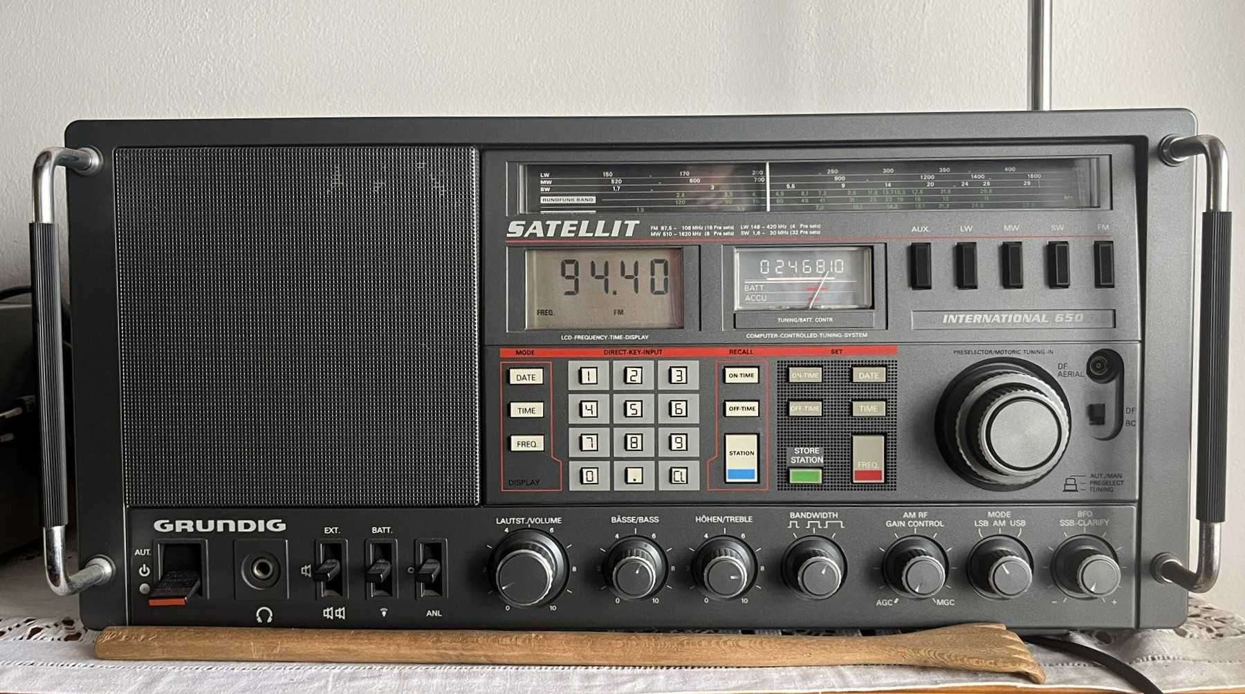 Grundig Sattelit 650 muito bom estado raro