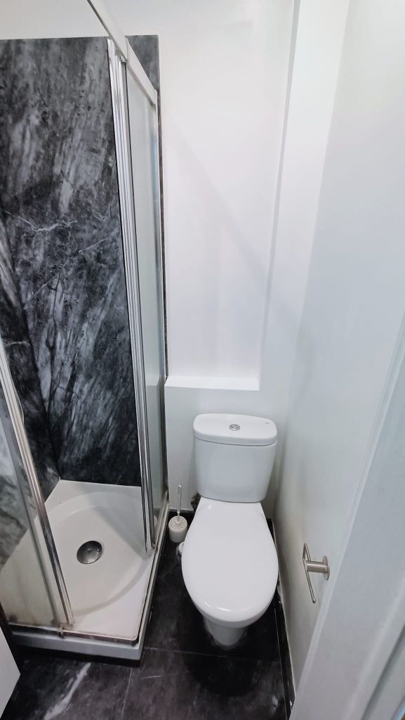 Para Rapariga , com casa de banho privativa e mini frigorifico