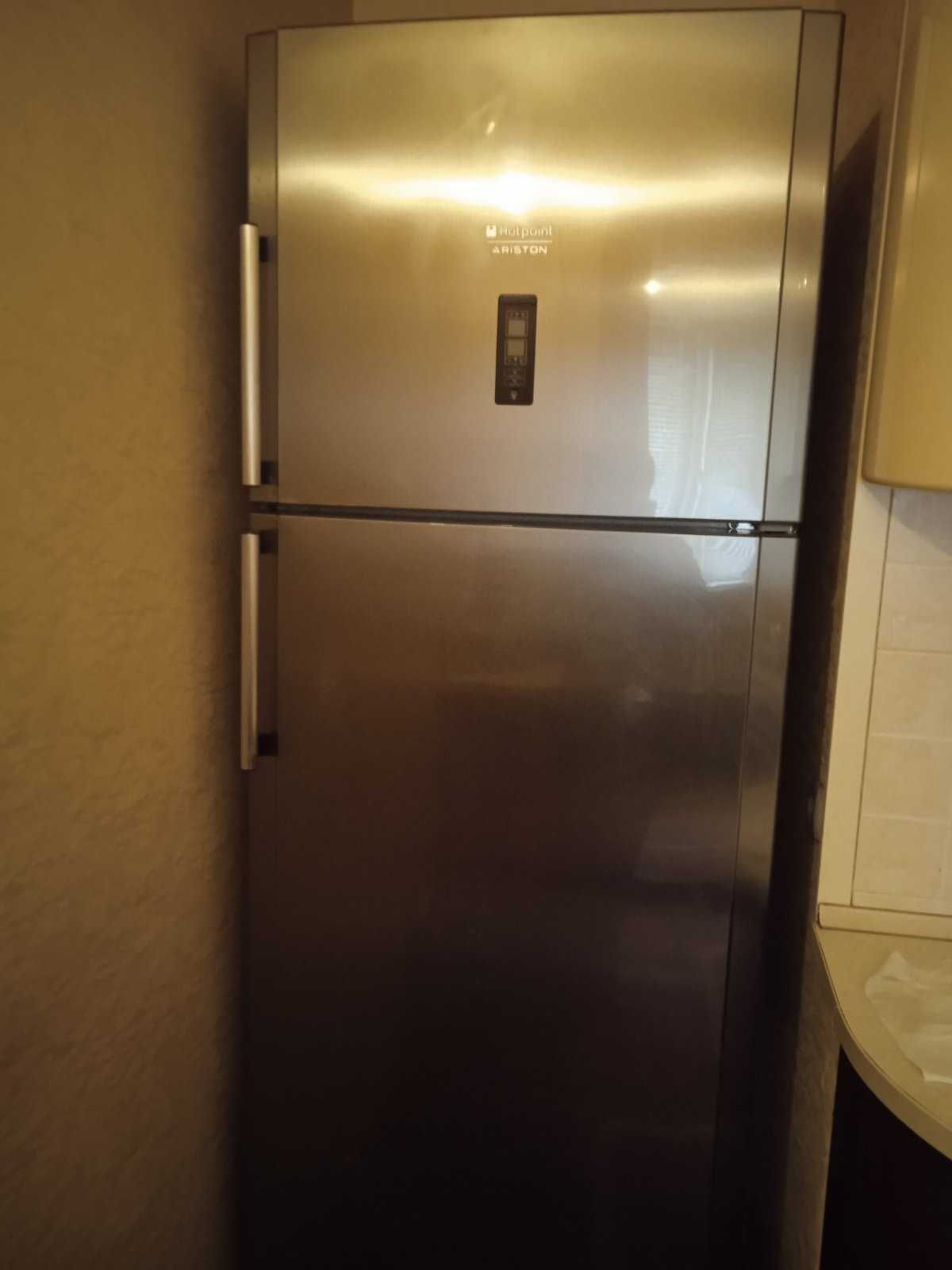 Холодильник Hotpoint-Ariston 70см ширина в отличном состоянии