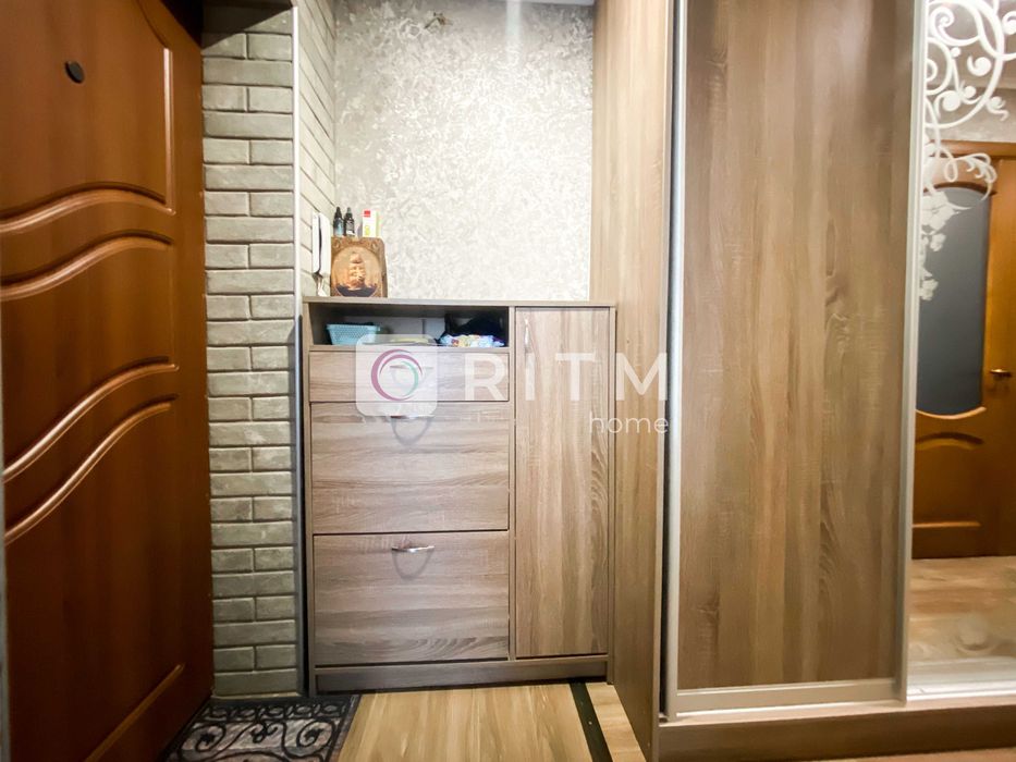 4-к. кв.з ремонтом у цегляному будинку на проспекті Соборності, 25Б