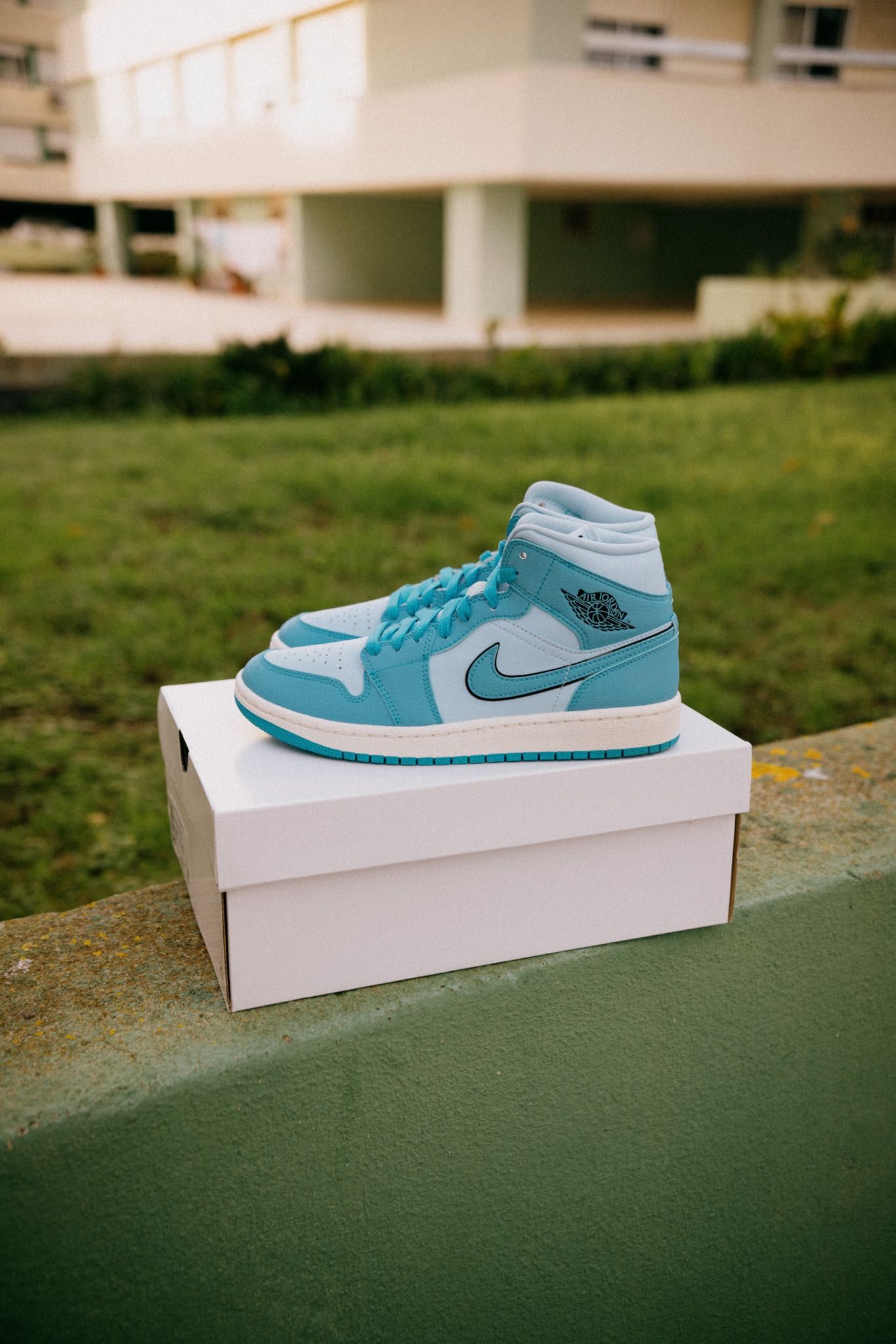 Air Jordan 1 Mid SE “Ice Blue” 42