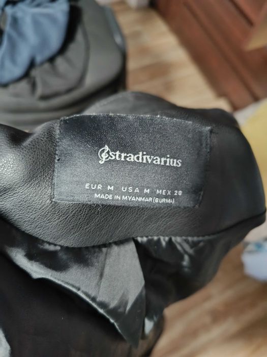 Черная косуха Stradivarius (эко-кожа), состояние идеальное, р. М