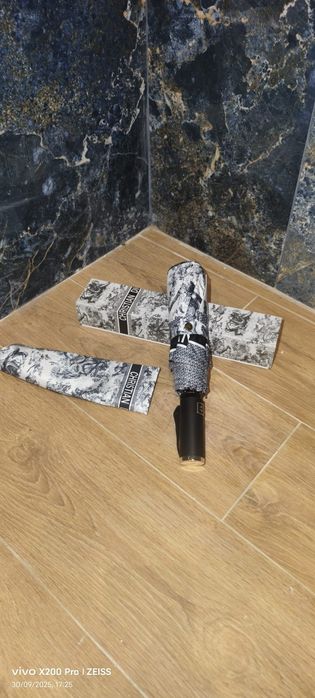 Chapéu de chuva Dior