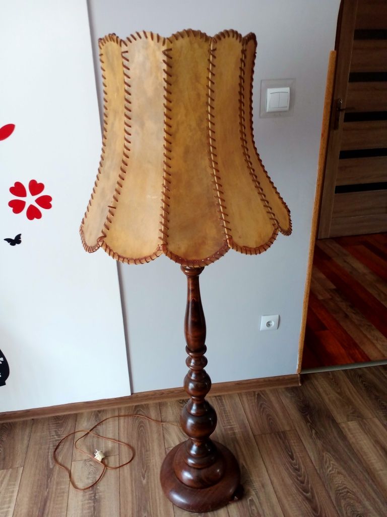 Lampa stojąca  z abażurem