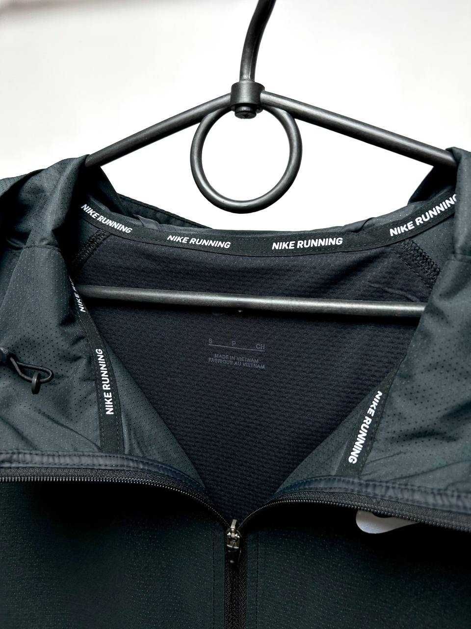 Вітровка чоловіча Nike Windrunner Men's Running Jacket