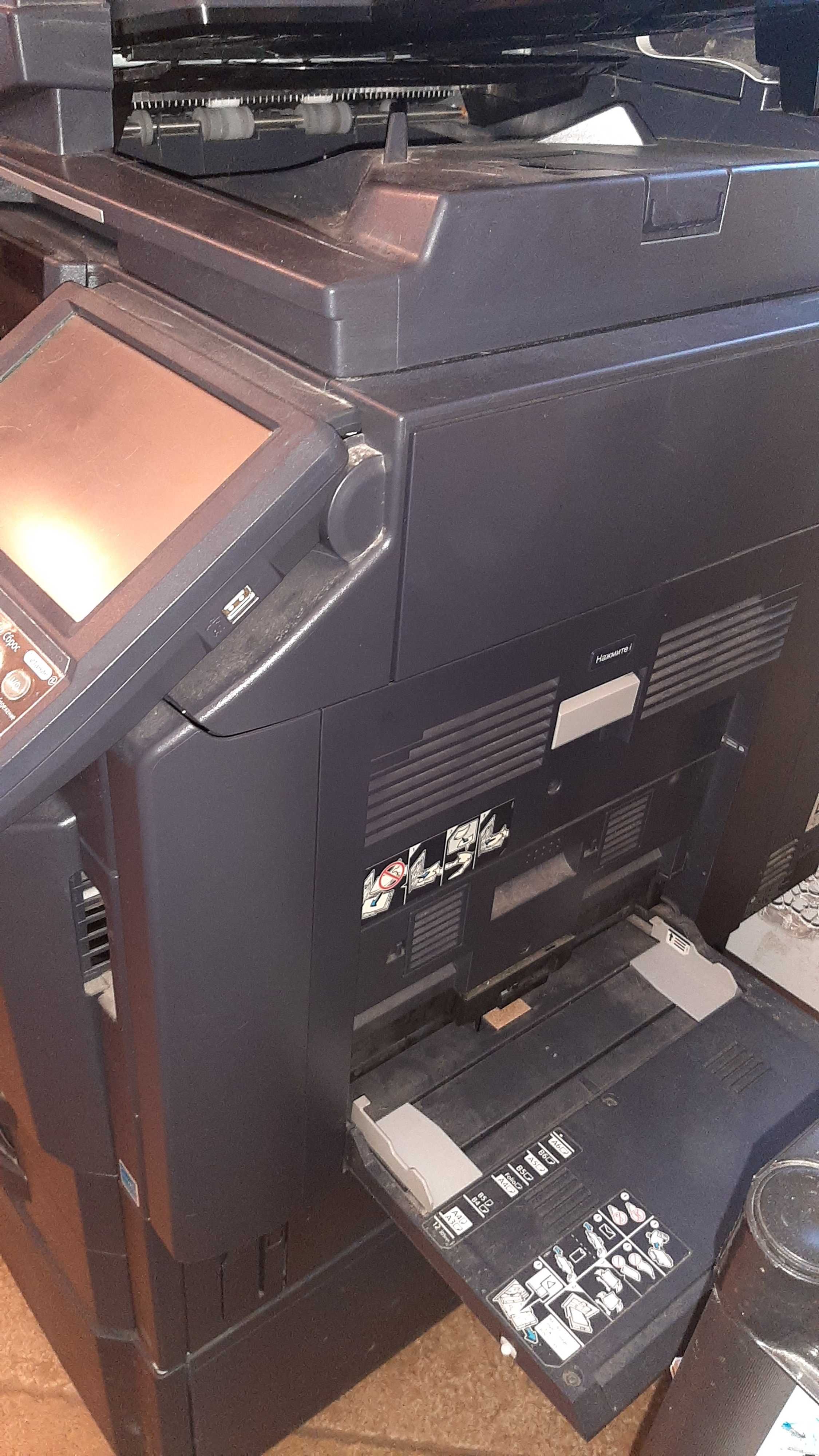 Impressora fotocopiadora multifunções A3 cores Kyocera Taskalfa 3551ci