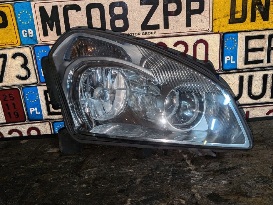 Передня фара права nissan qashqai j10 ксенон