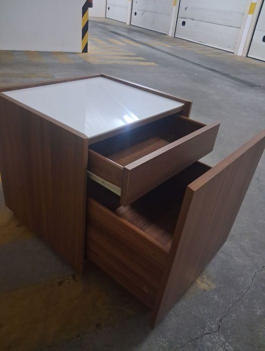 Vendo Mesa de apoio ou cabeceira ikea