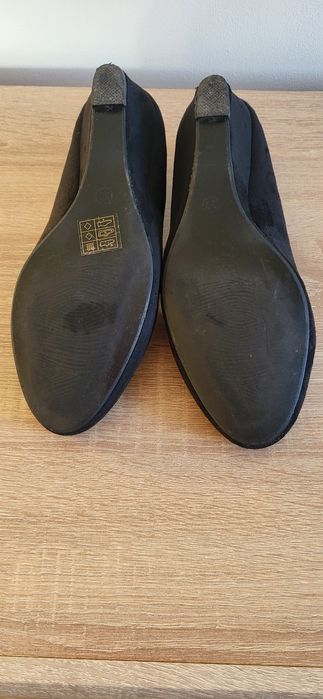 Zamszowe  balerinki na koturnie rozmiar 24