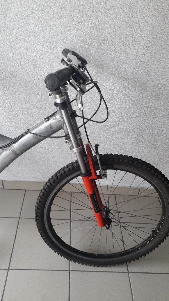 Bicicleta dupla suspensão aro 26