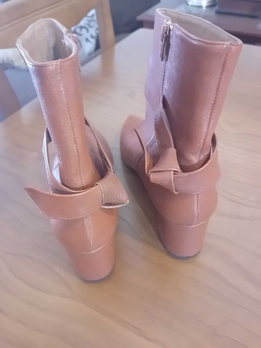 Botas cor de camel revestimento em pele de Sofia Costa