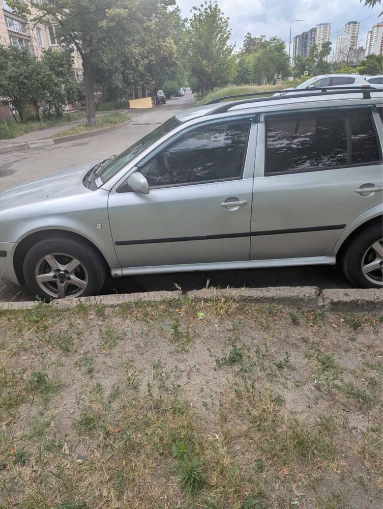 Шкода октавія тур універсал