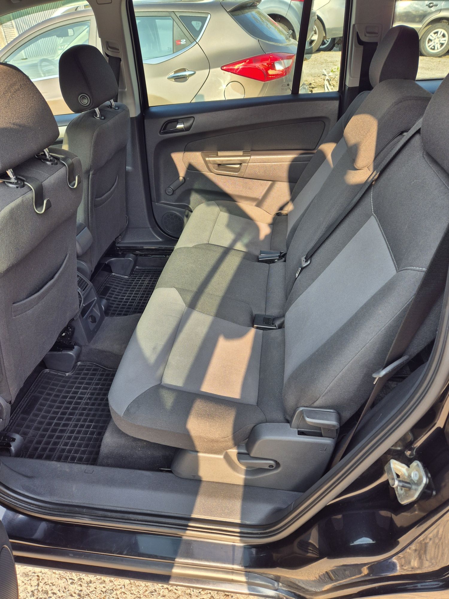 Продам Opel Zafira B 2008г. Бенз./Газ. Некрашеный.