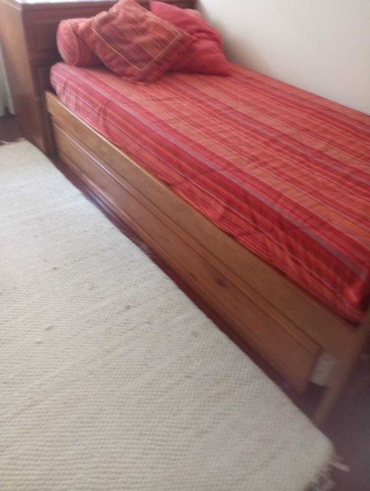 Cama solteiro com cama por baixo